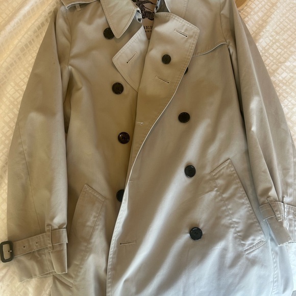 Burberry Trench - Picture 9 of 9